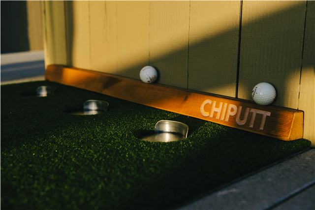 How to become a golf caddie