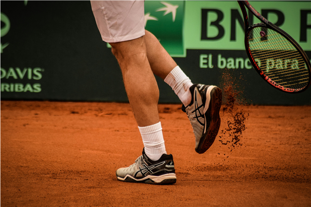 How to determine tennis racquet grip size